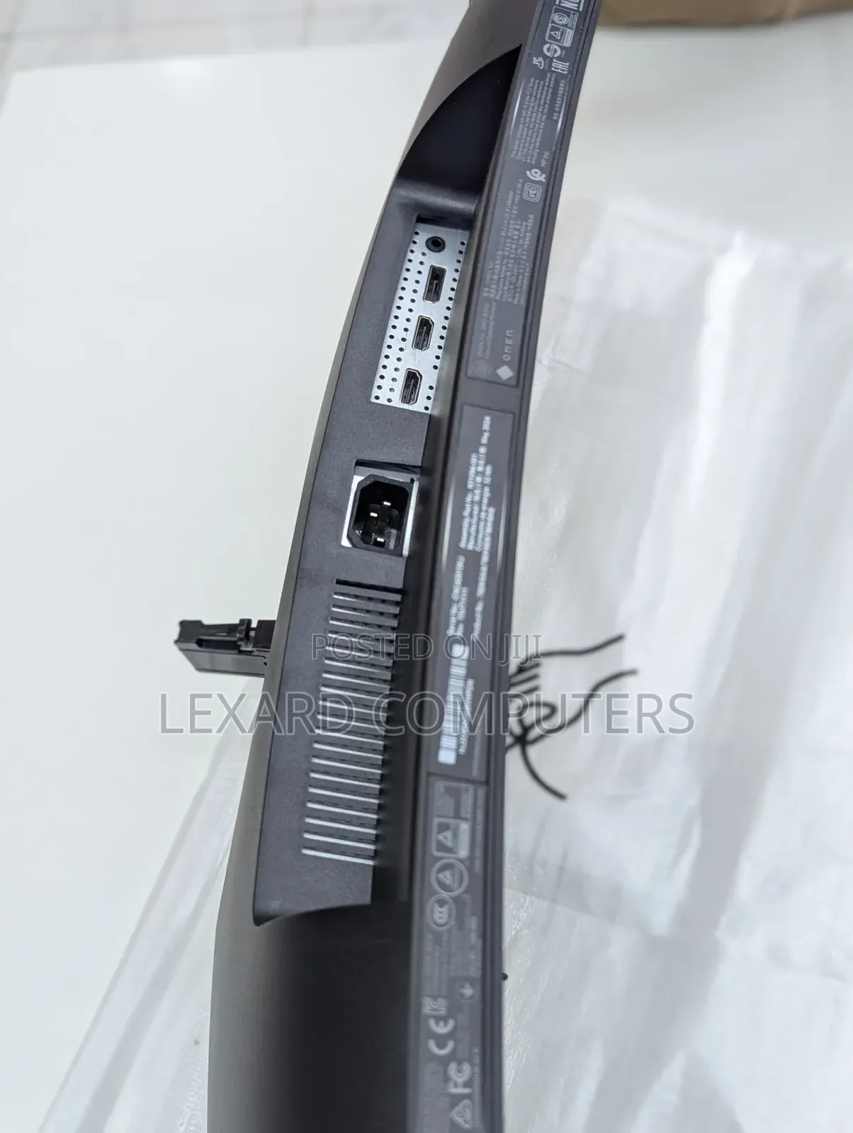 HP Omen 32c