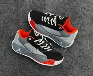 court Vision Sneaker