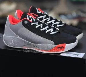 court Vision Sneaker