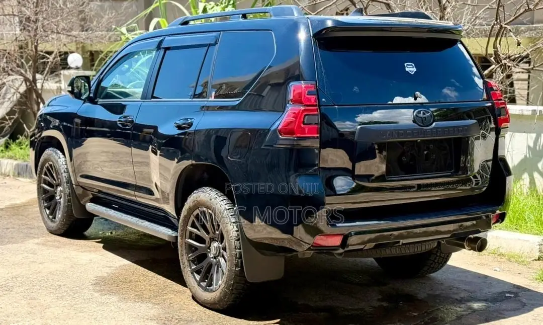 Toyota Land Cruiser Prado 2.8 2023 Black