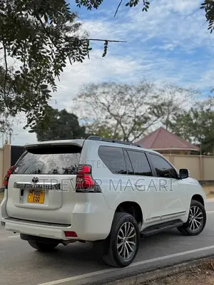 Toyota Land Cruiser Prado 2019 White