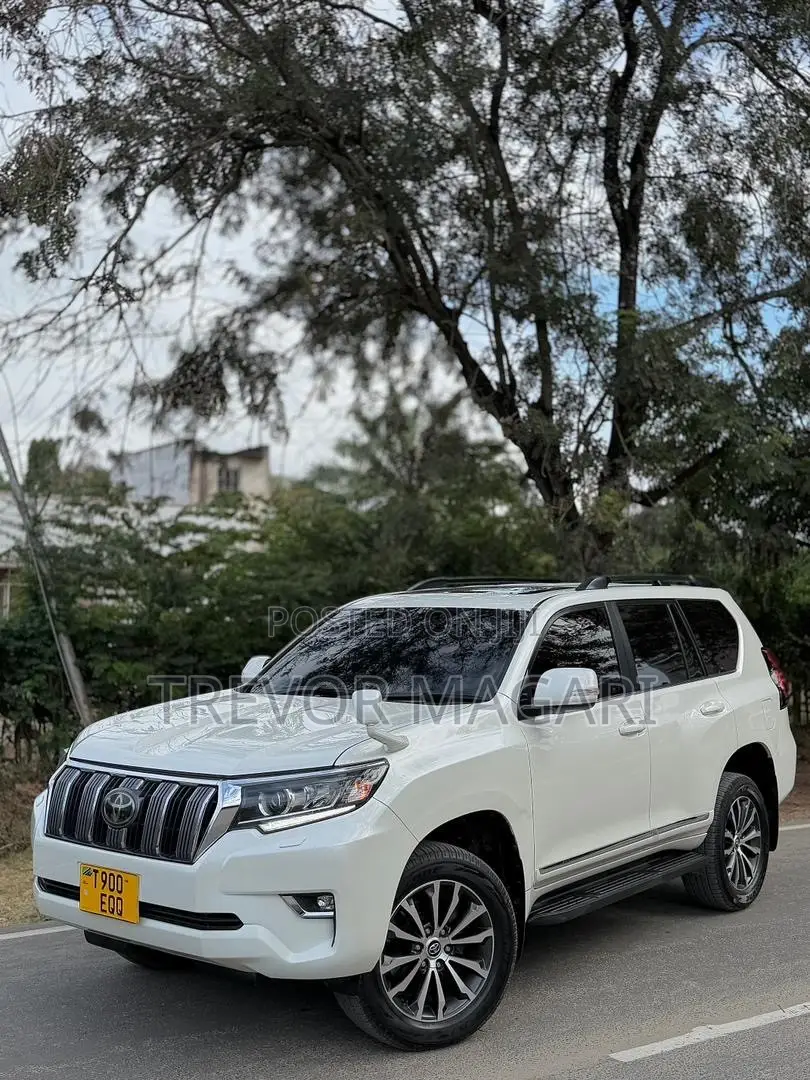 Toyota Land Cruiser Prado 2019 White