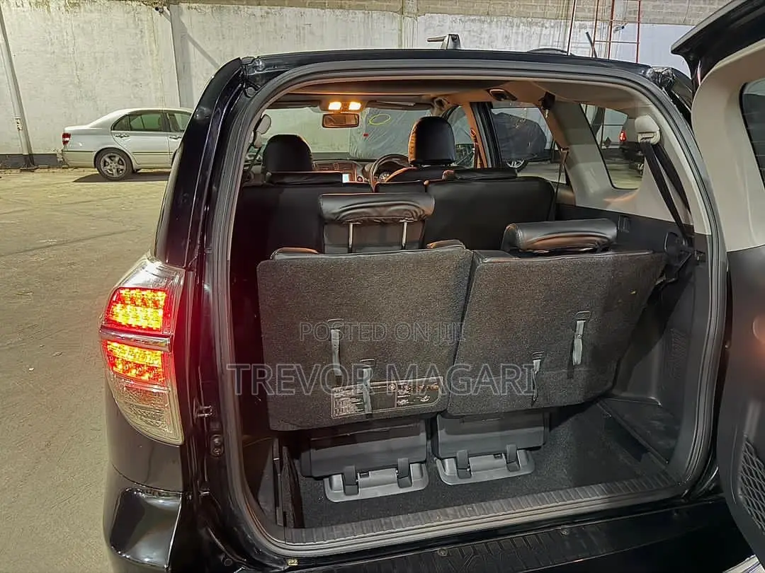 Toyota Vanguard 2010 Black