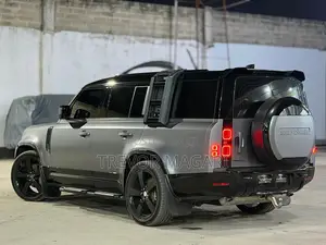 Land Rover Defender 2025 Gray