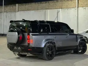 Land Rover Defender 2025 Gray