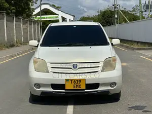 Toyota IST 2003 White
