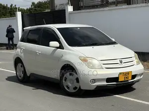 Toyota IST 2003 White