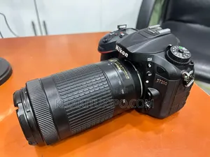 Nikon Camera D7200 & 7-300mm