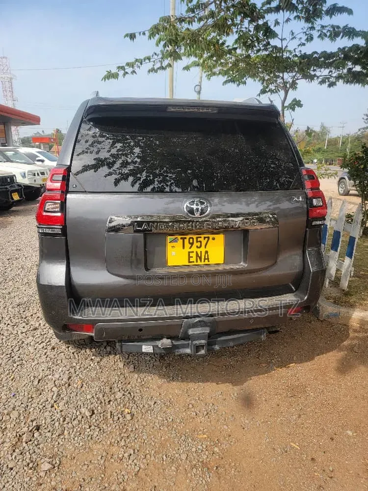 Toyota Land Cruiser Prado 2019 Gray