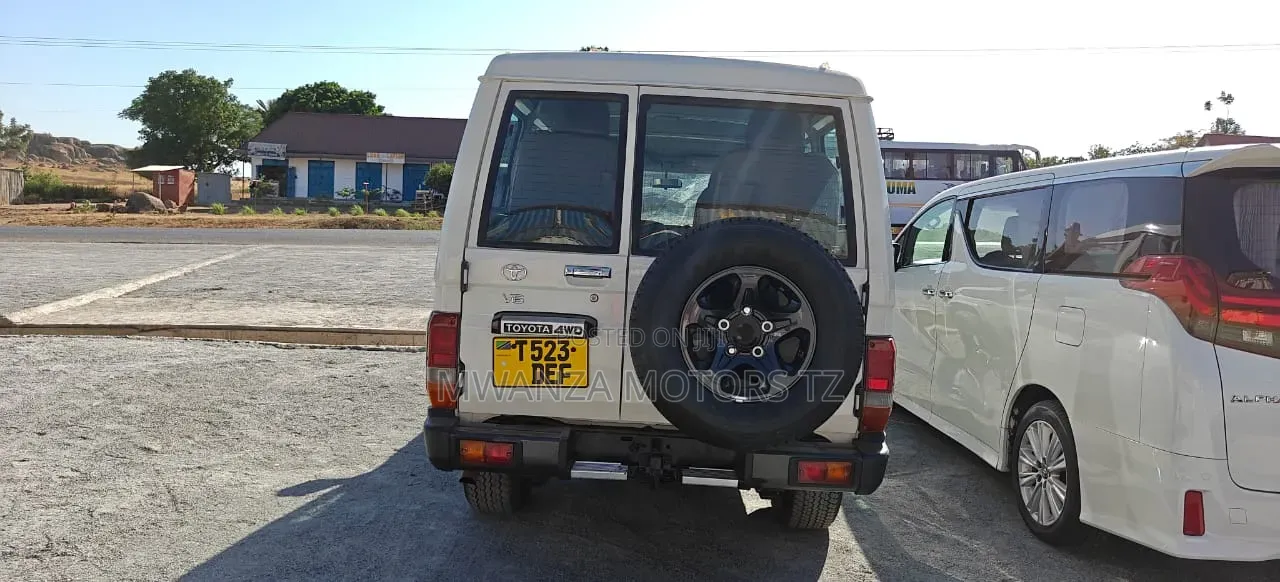 Toyota Land Cruiser 2024 White
