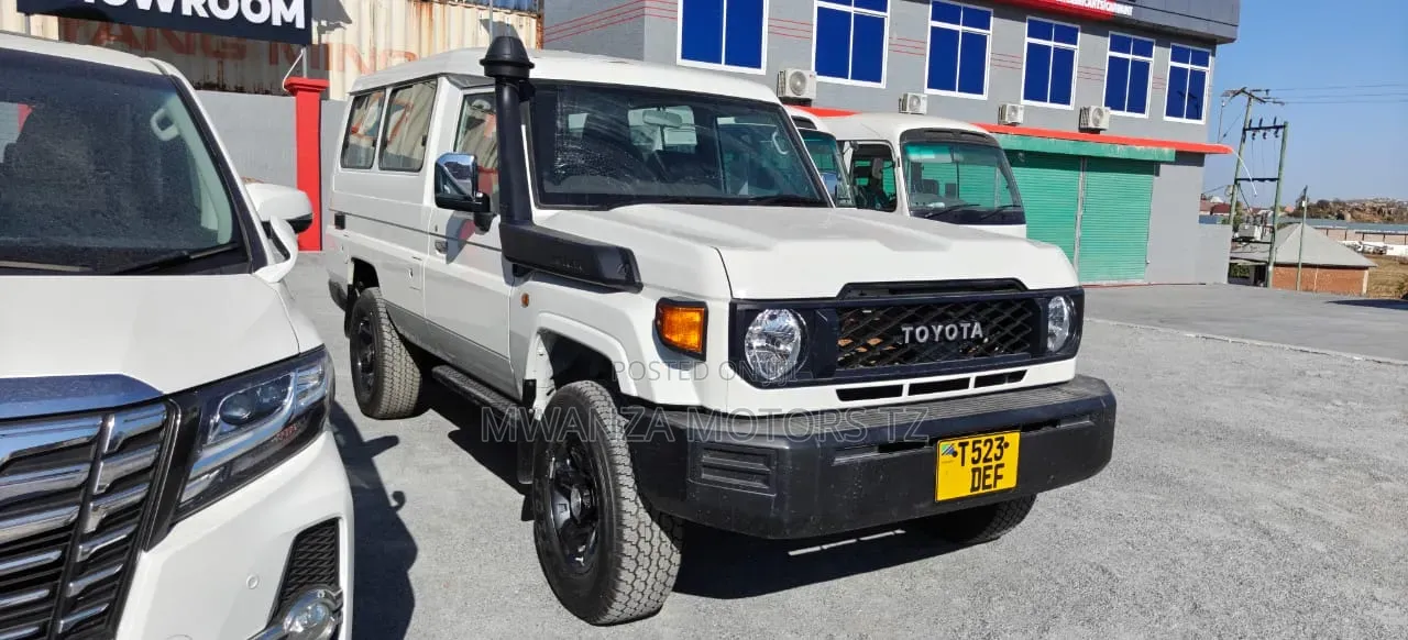 Toyota Land Cruiser 2024 White