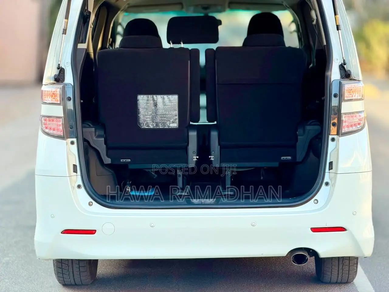 Toyota Vellfire 2010 White