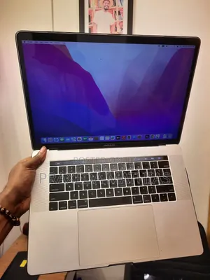 Laptop Apple MacBook Pro 2017 16GB Intel Core i7 SSD 512GB