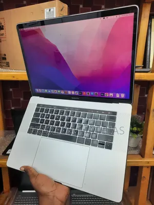 Laptop Apple MacBook Pro 2017 16GB Intel Core i7 SSD 512GB