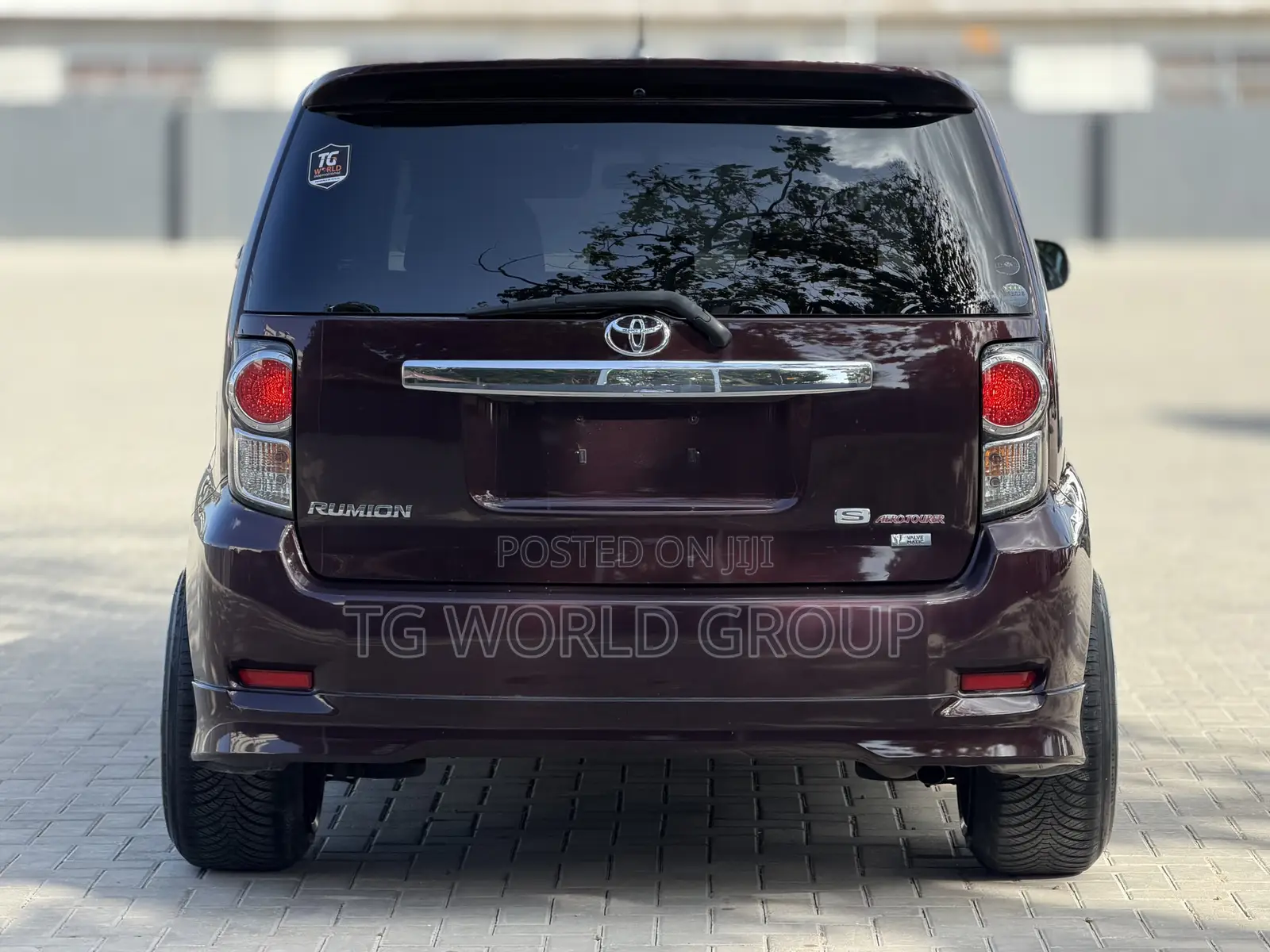 Toyota Corolla Rumion Hatchback 1.8 FWD 2011 Black