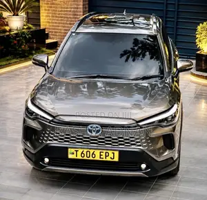 Toyota Corolla Cross 2025 Brown