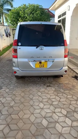 Toyota Noah 2016 Silver
