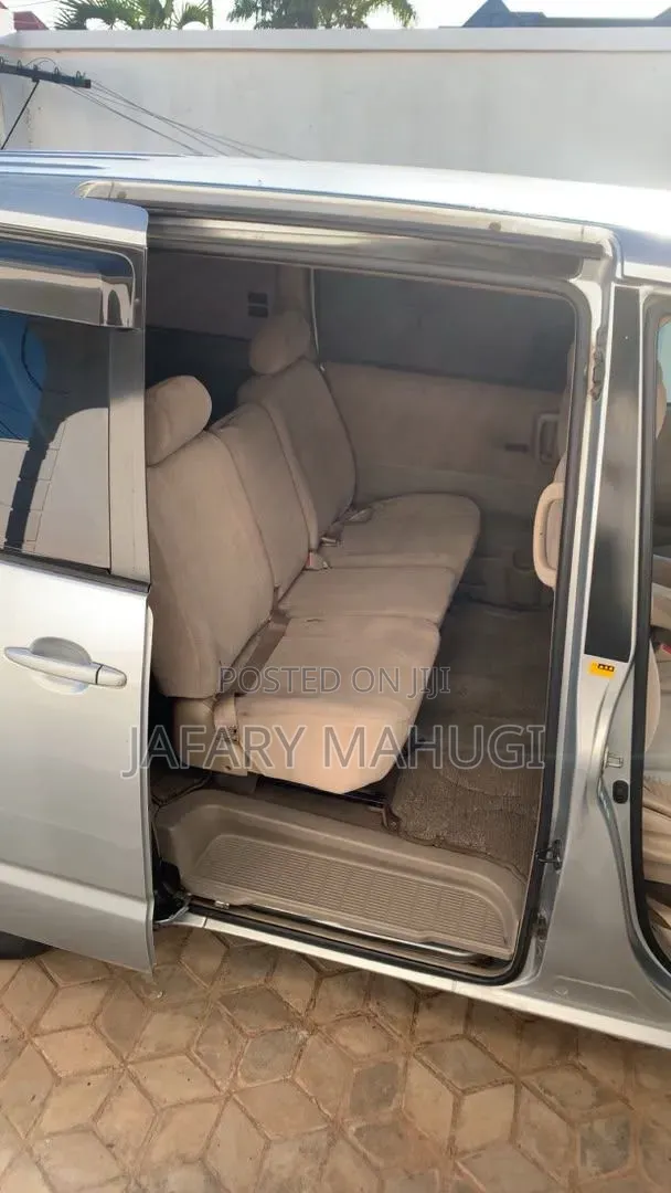 Toyota Noah 2016 Silver