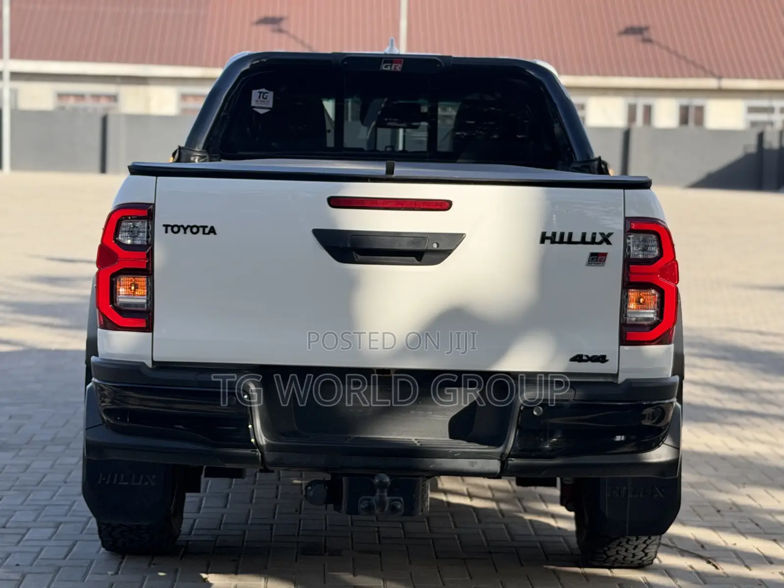 Toyota Hilux 2025 White