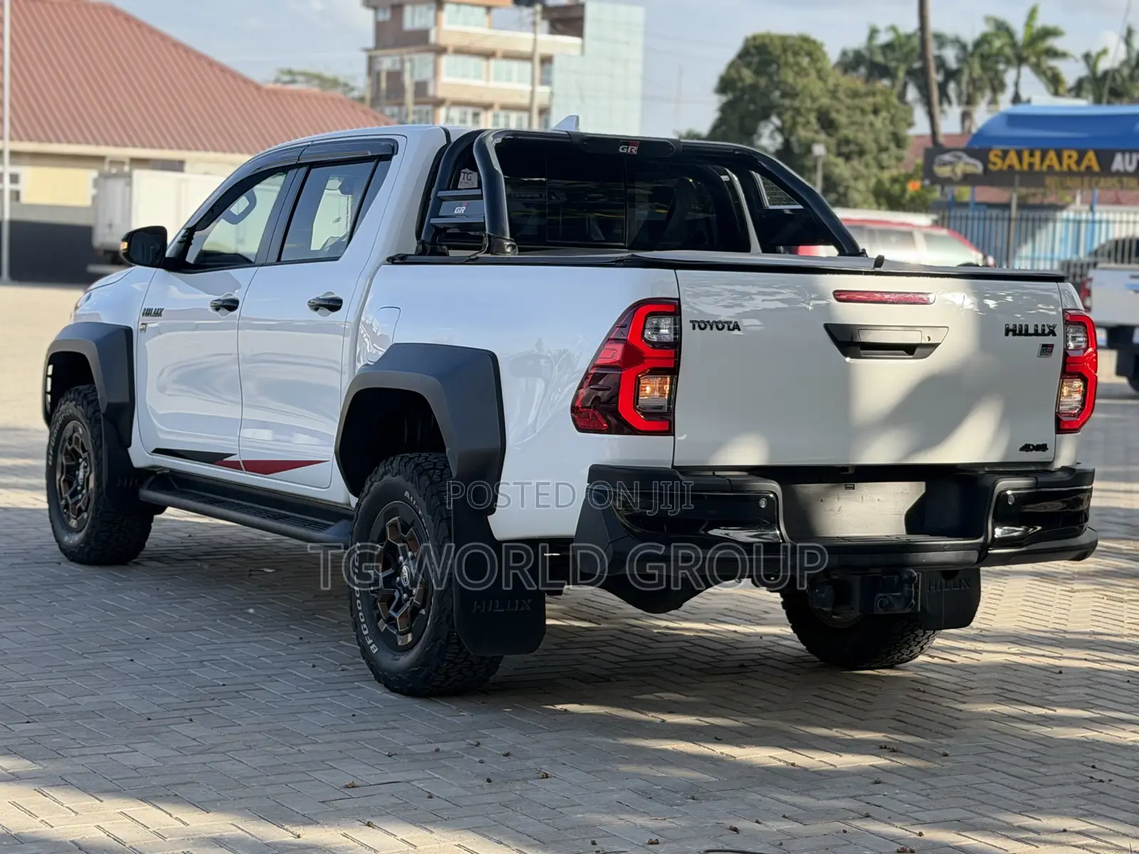 Toyota Hilux 2025 White