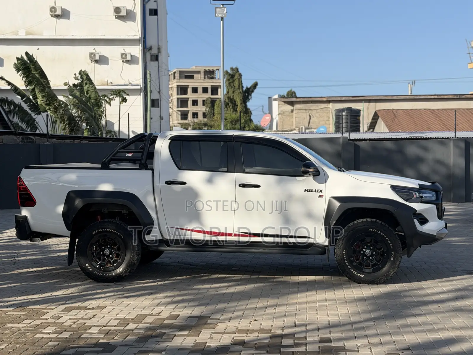 Toyota Hilux 2025 White