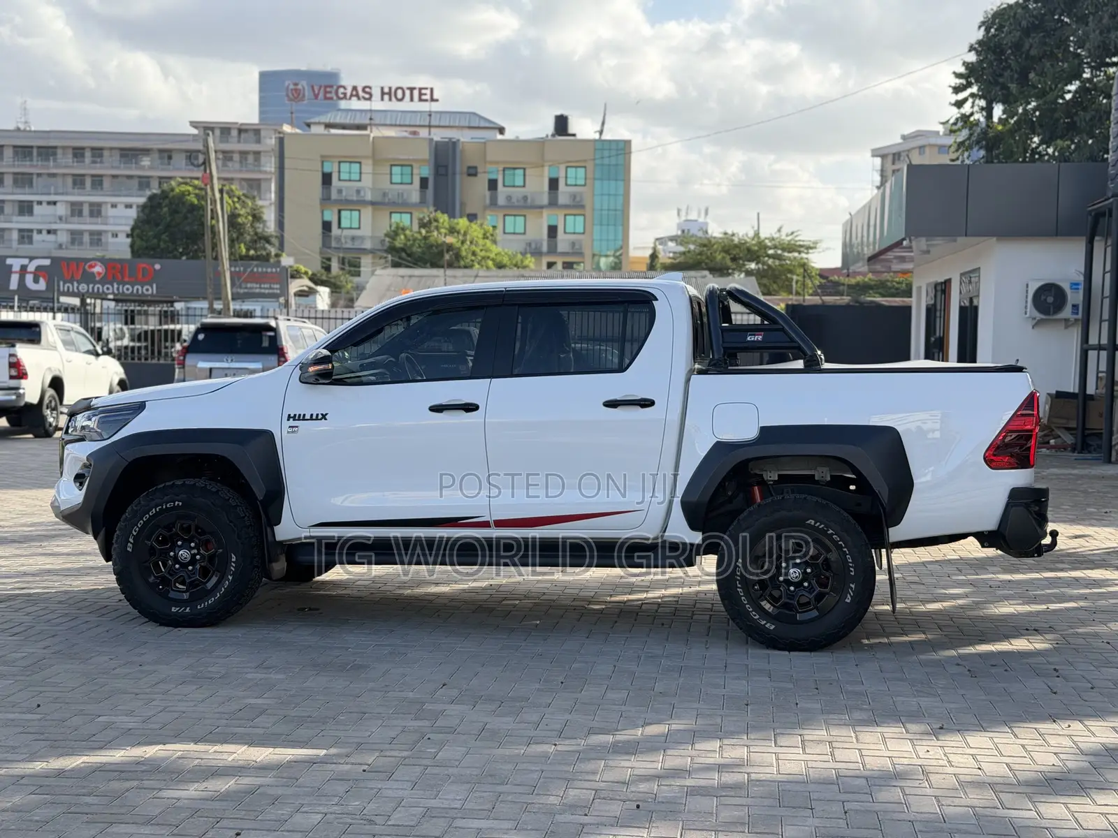 Toyota Hilux 2025 White