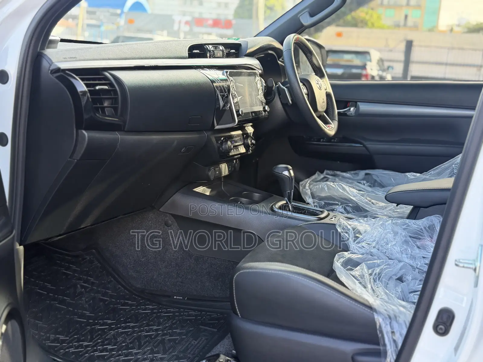 Toyota Hilux 2025 White