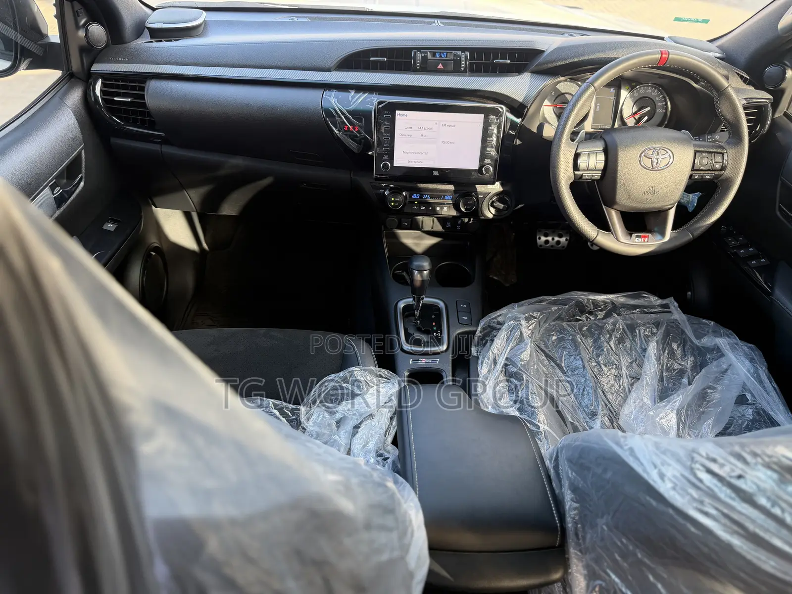 Toyota Hilux 2025 White