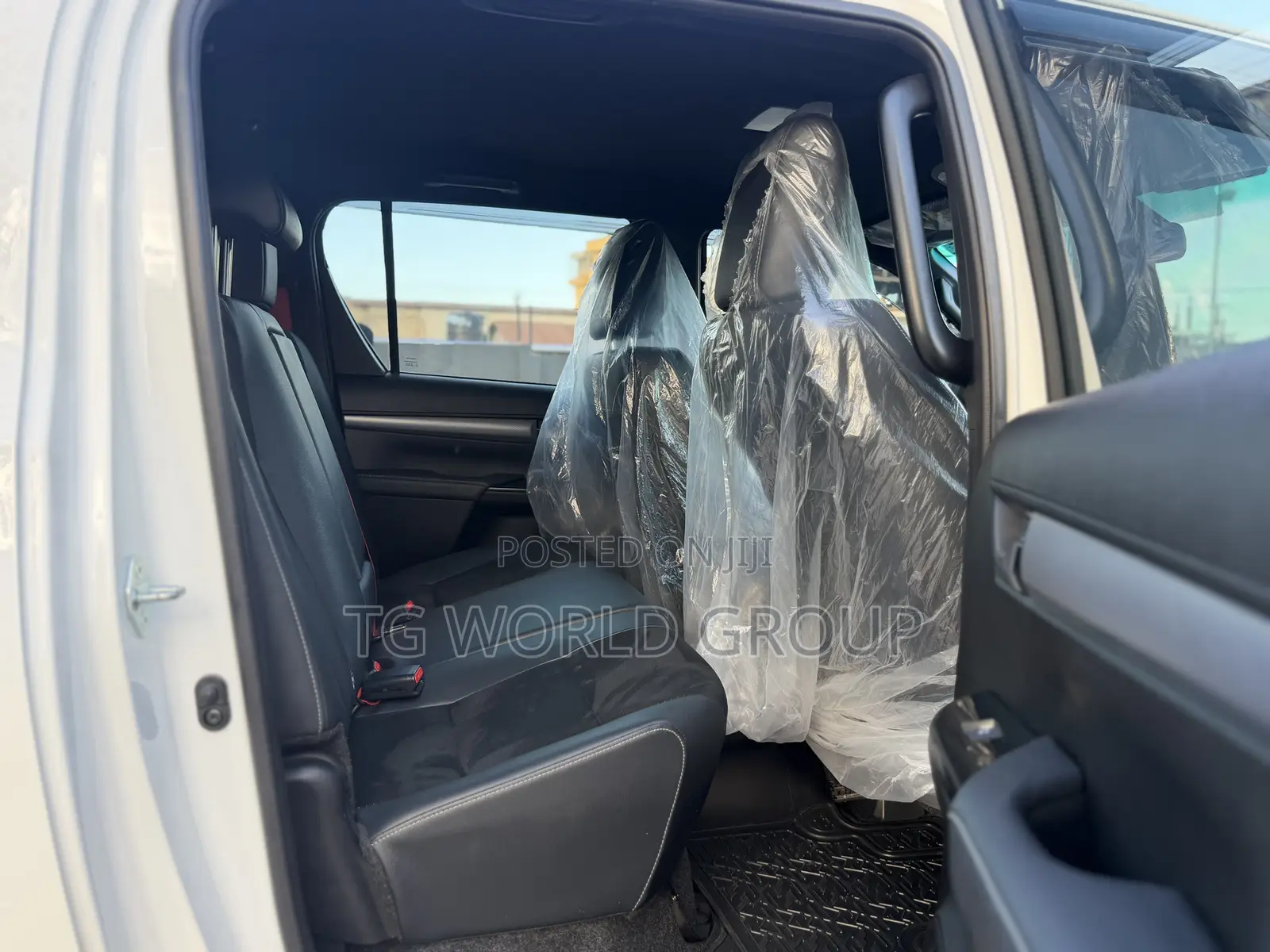 Toyota Hilux 2025 White