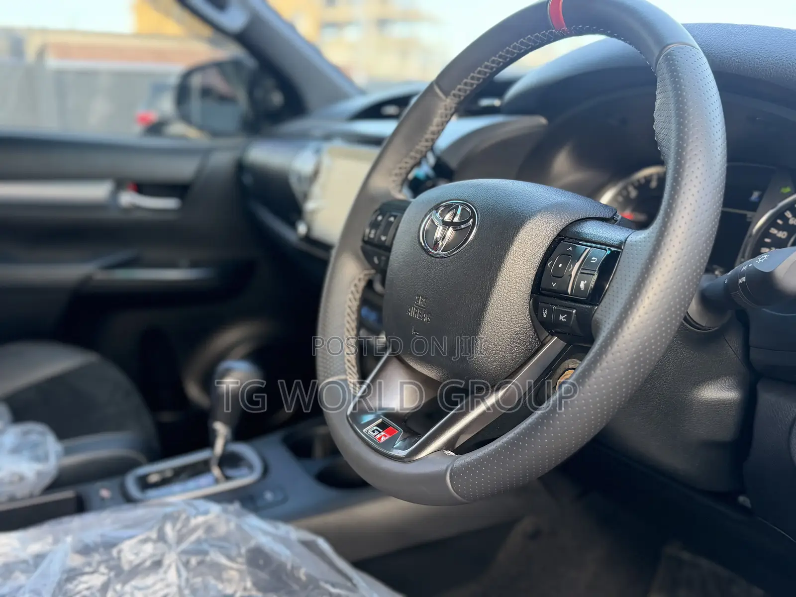 Toyota Hilux 2025 White