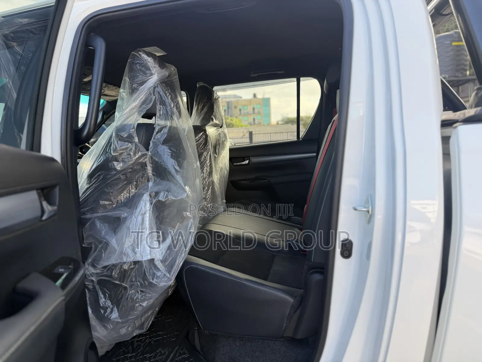 Toyota Hilux 2025 White