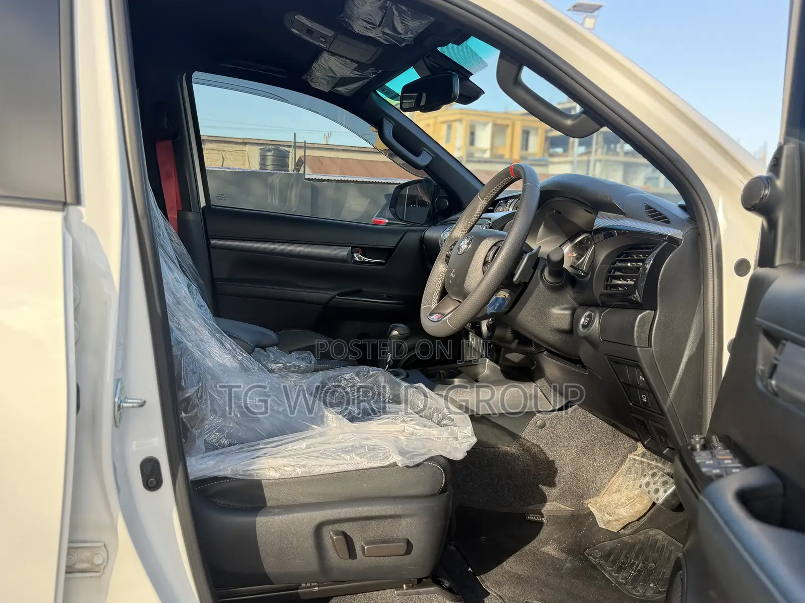Toyota Hilux 2025 White