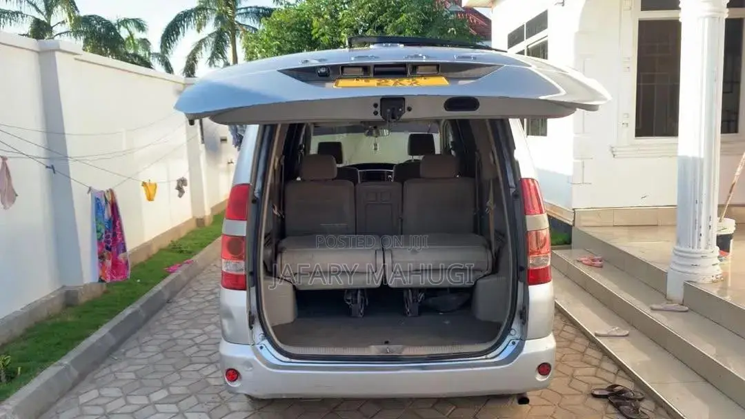 Toyota Noah 2016 Silver