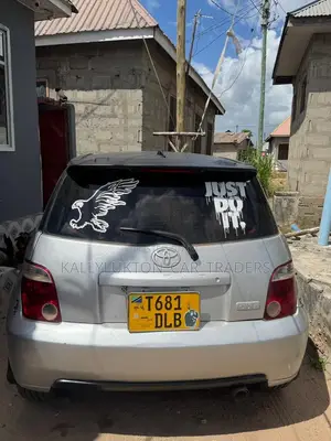 Toyota IST 2004 Silver