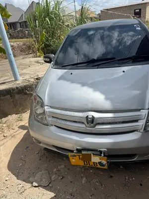 Toyota IST 2004 Silver