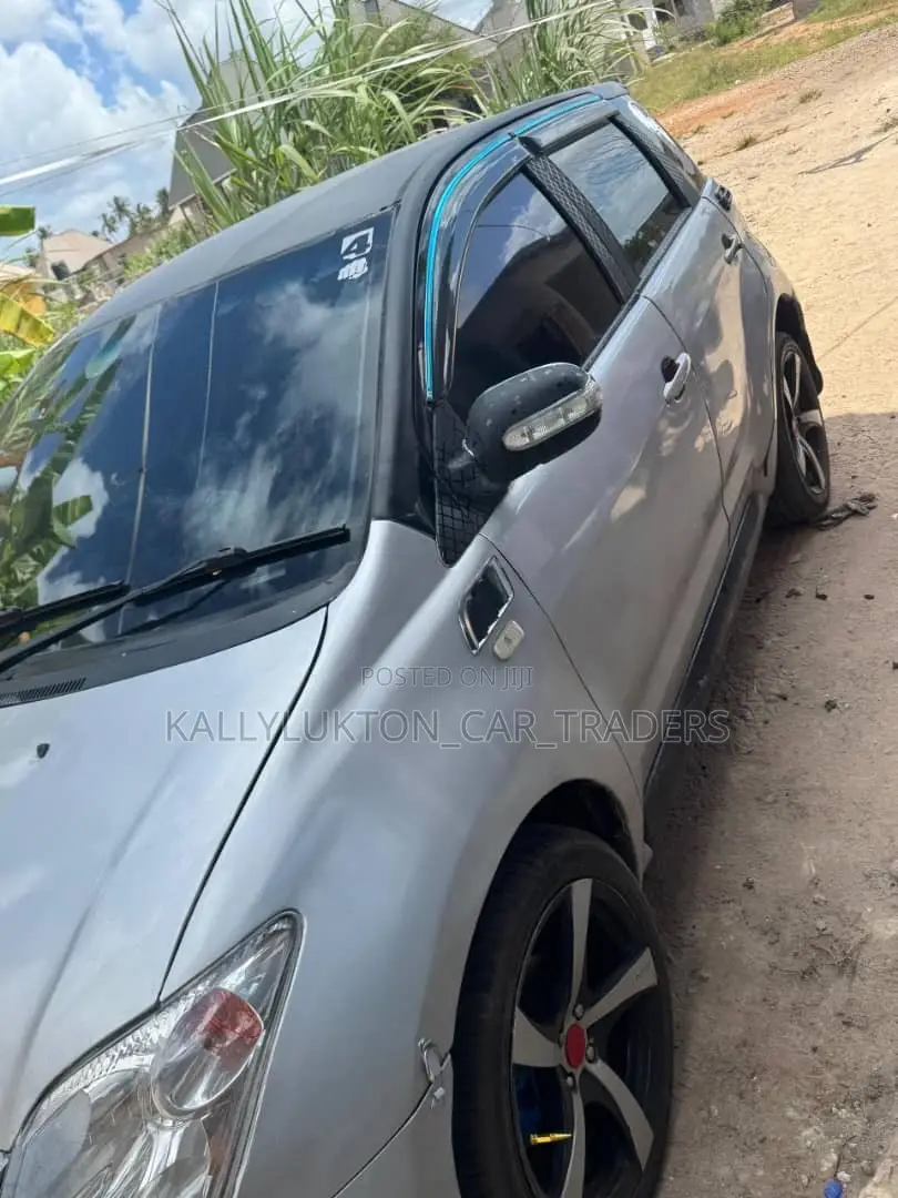 Toyota IST 2004 Silver
