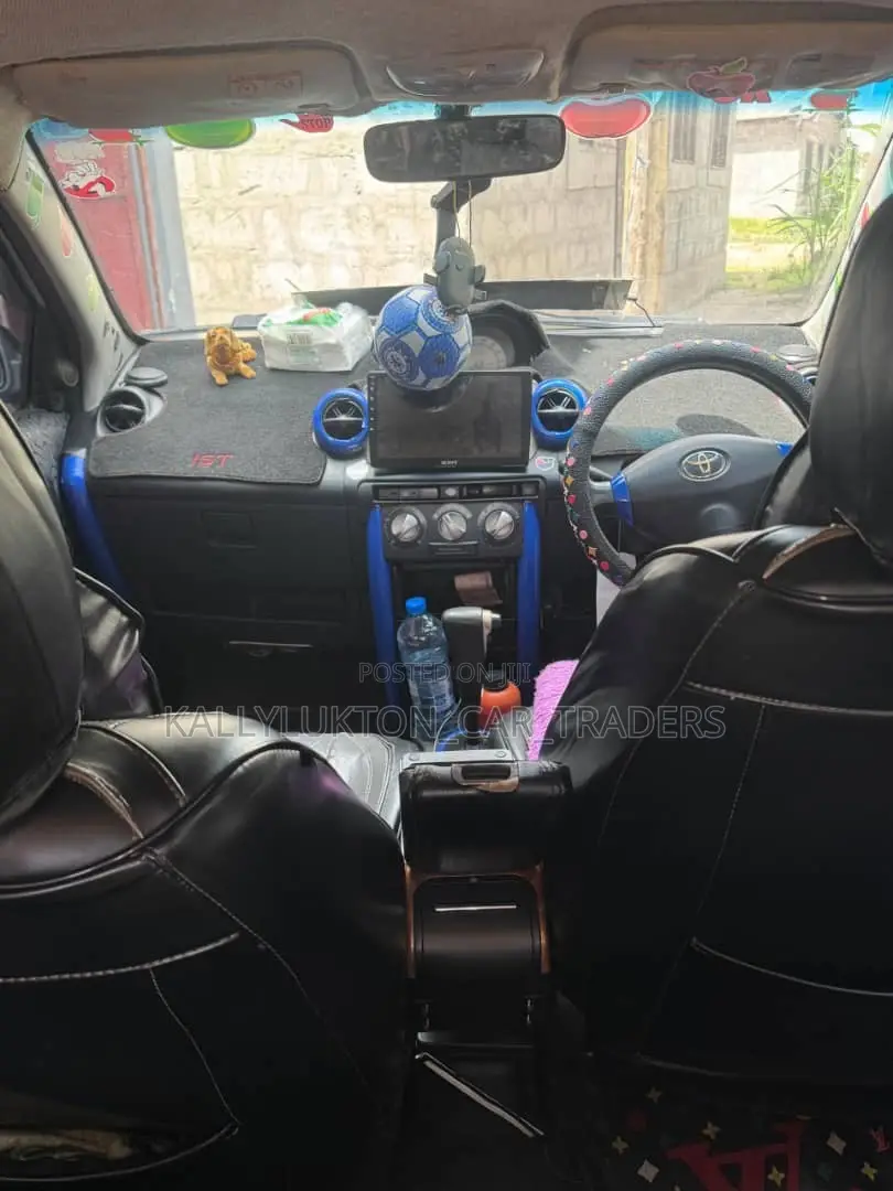 Toyota IST 2004 Silver