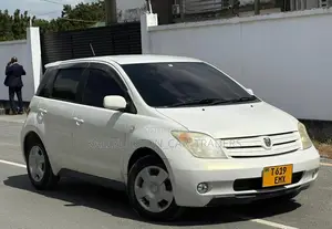 Toyota IST 2006 White