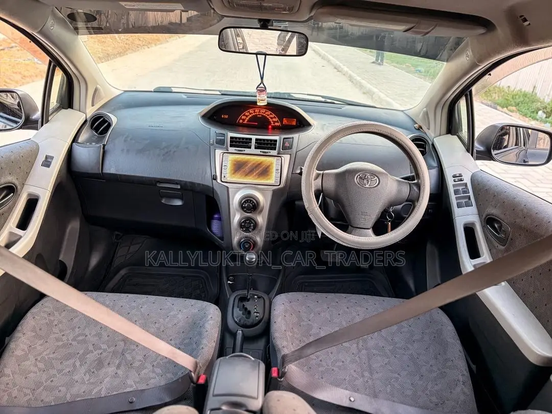 Toyota Vitz 2005 Black