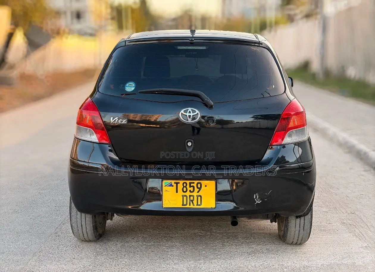 Toyota Vitz 2005 Black