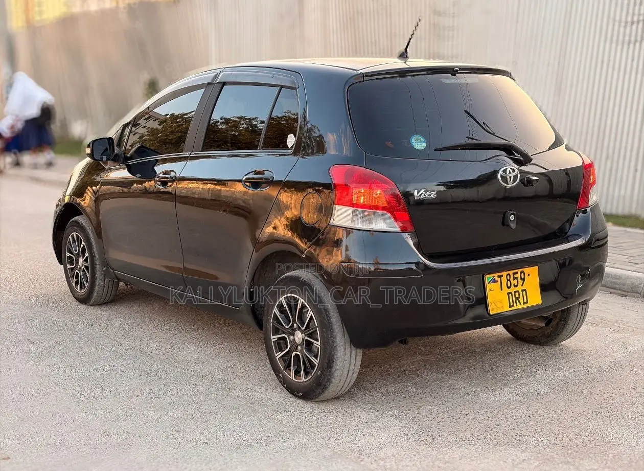 Toyota Vitz 2005 Black
