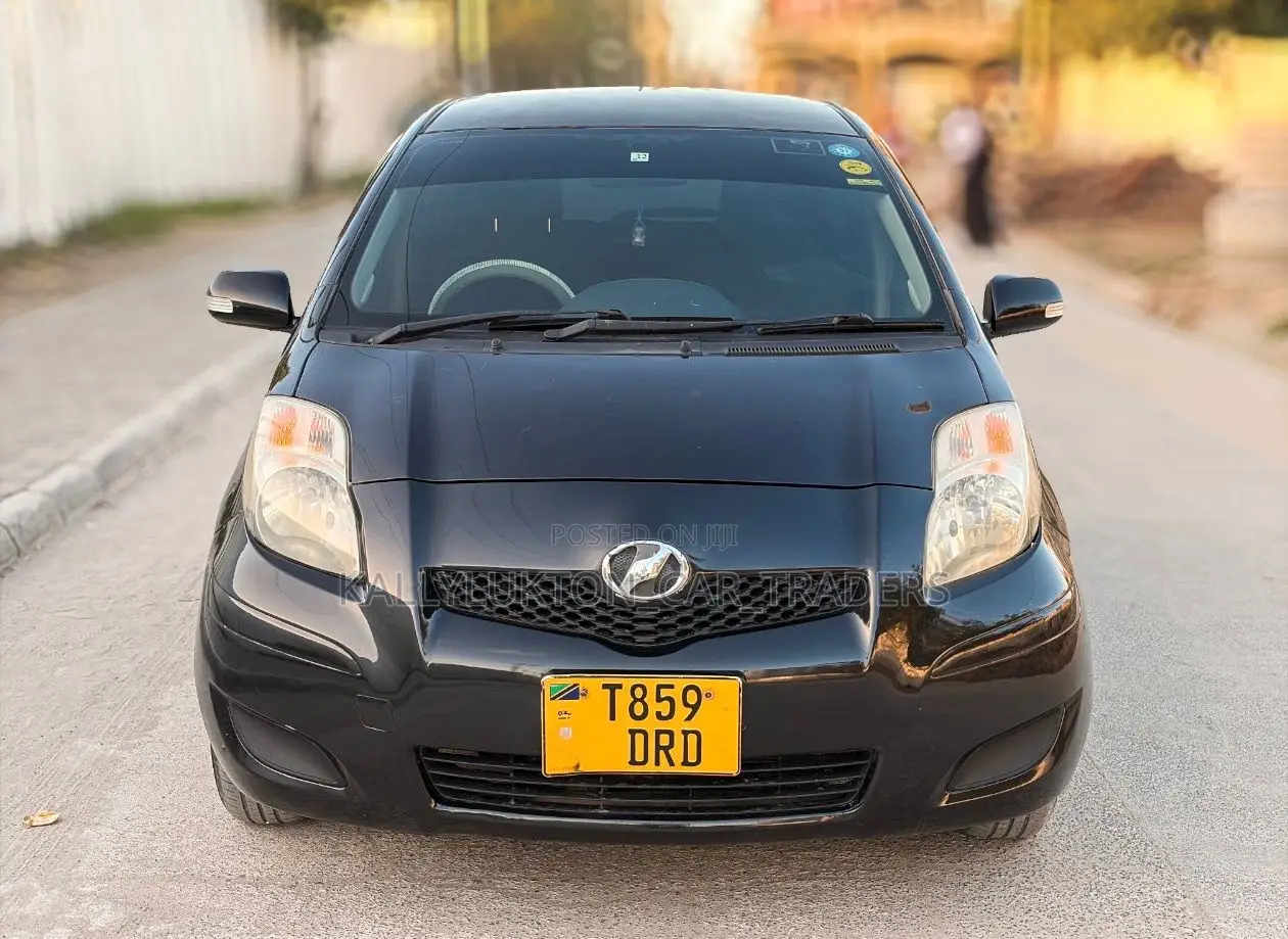 Toyota Vitz 2005 Black
