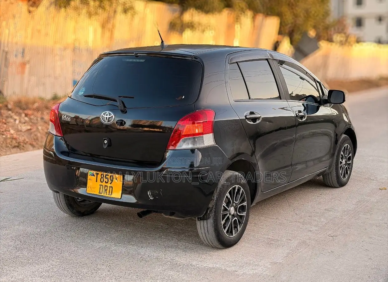 Toyota Vitz 2005 Black