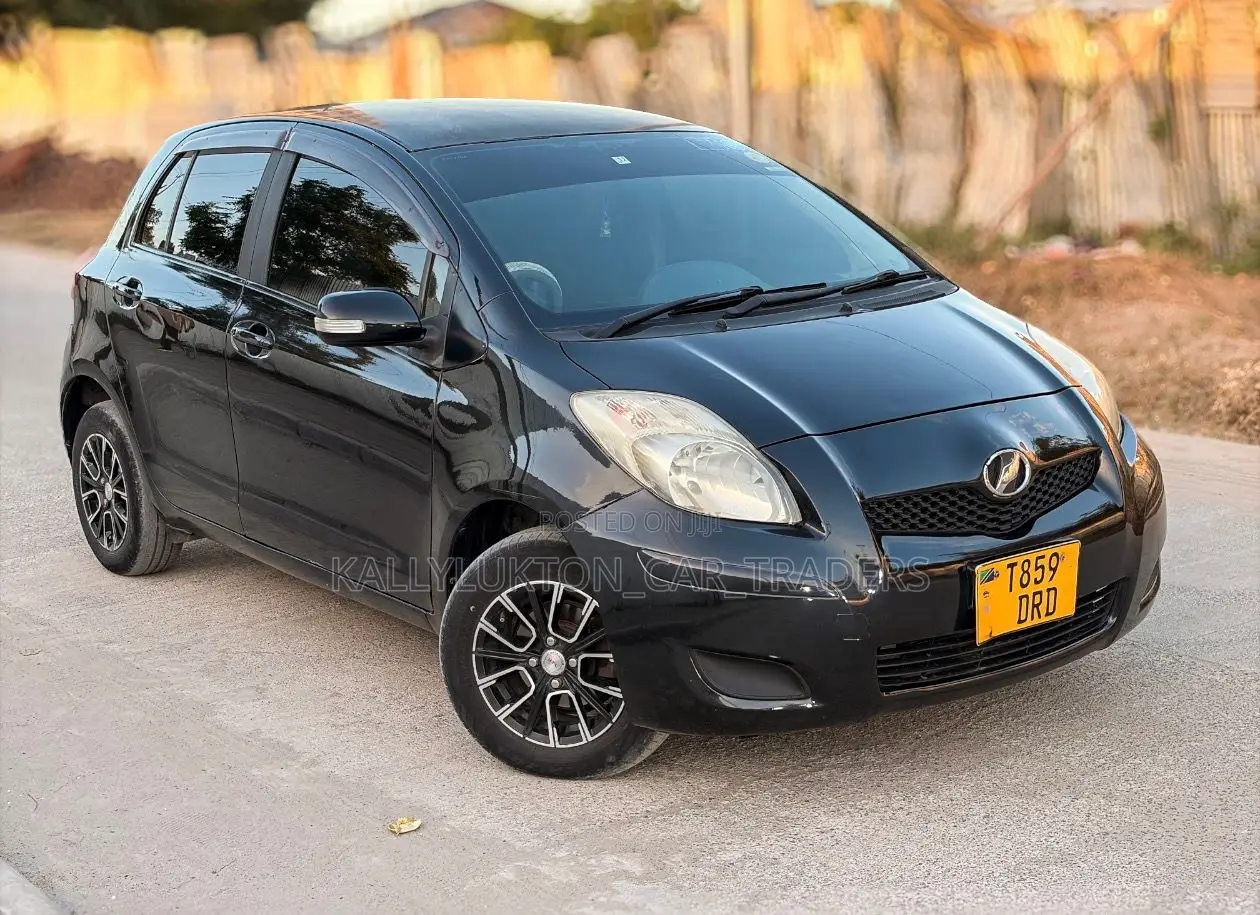 Toyota Vitz 2005 Black