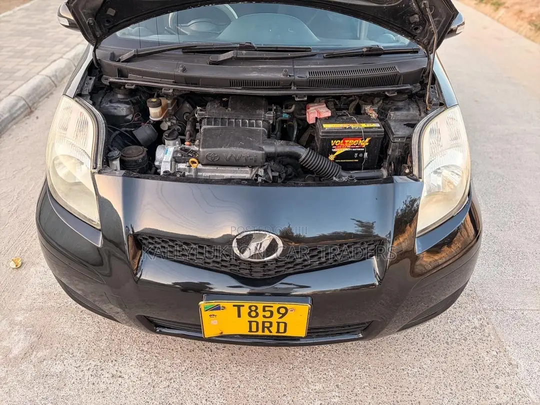 Toyota Vitz 2005 Black