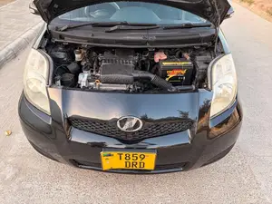 Toyota Vitz 2005 Black