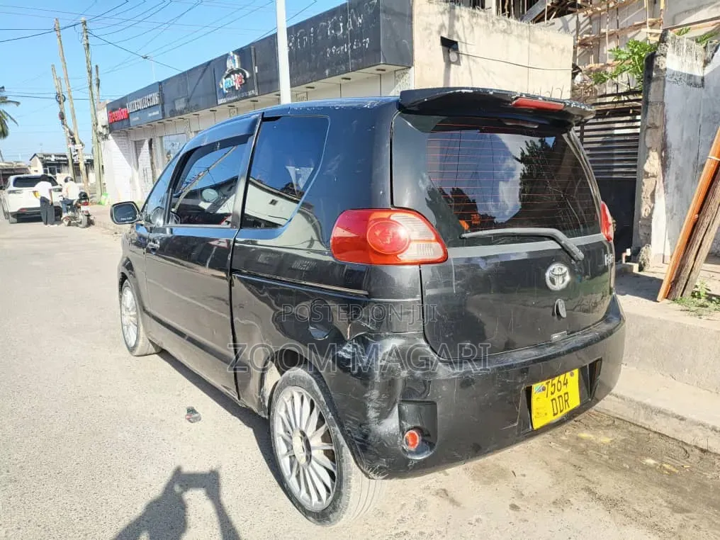 Toyota Porte 2004 Black