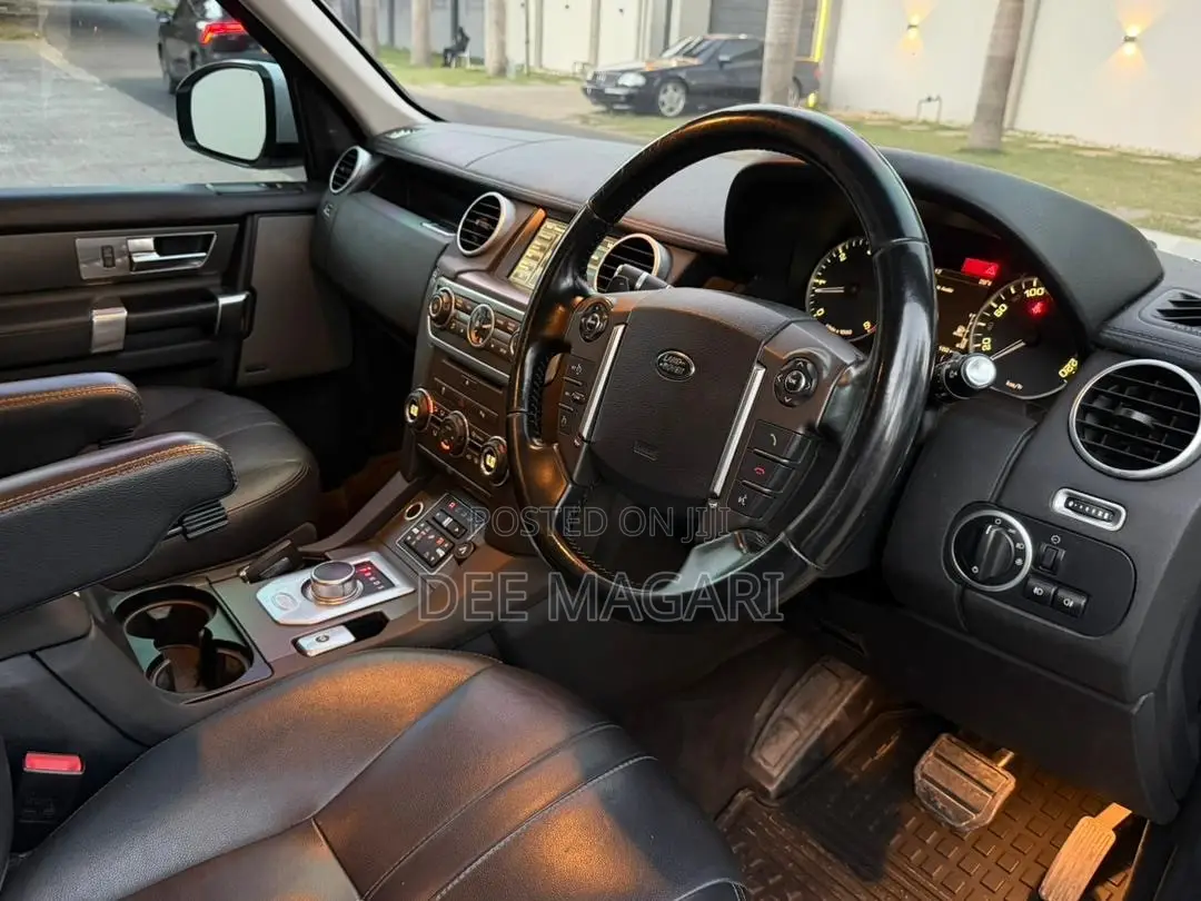 Land Rover Discovery 2016 White