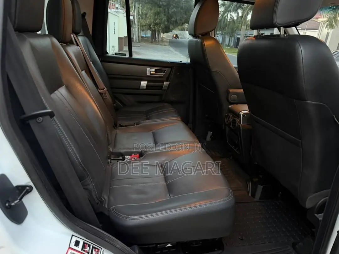 Land Rover Discovery 2016 White