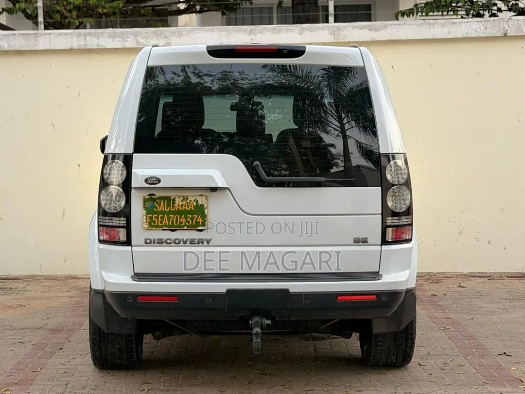 Land Rover Discovery 2016 White
